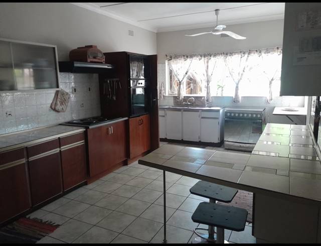 4 BEDROOM HOUSE FOR SALE IN PROTEA PARK